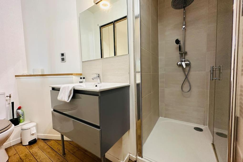 Standing Apartment T2 Near The Train Station And Tours Eksteriør billede