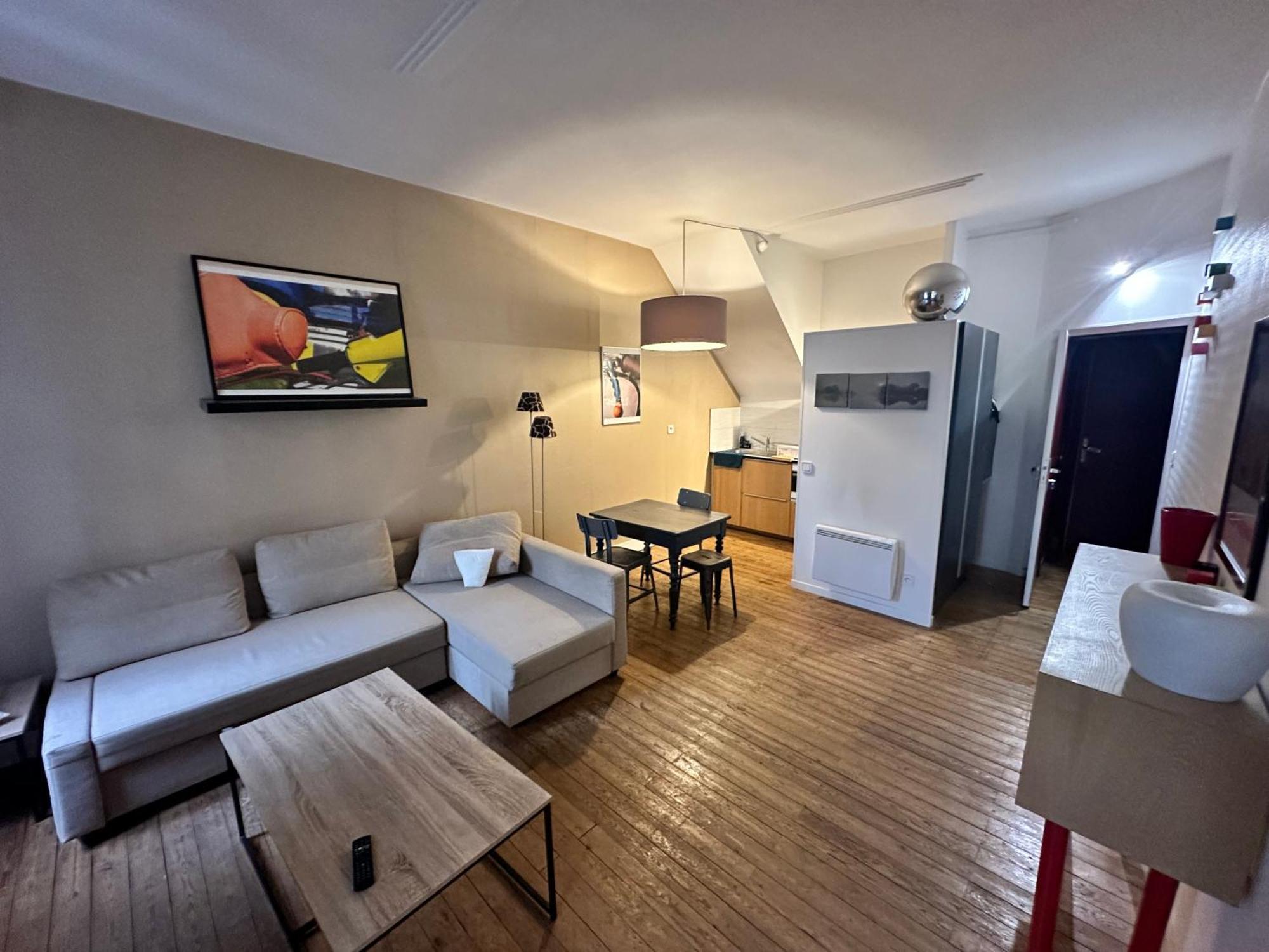 Standing Apartment T2 Near The Train Station And Tours Eksteriør billede