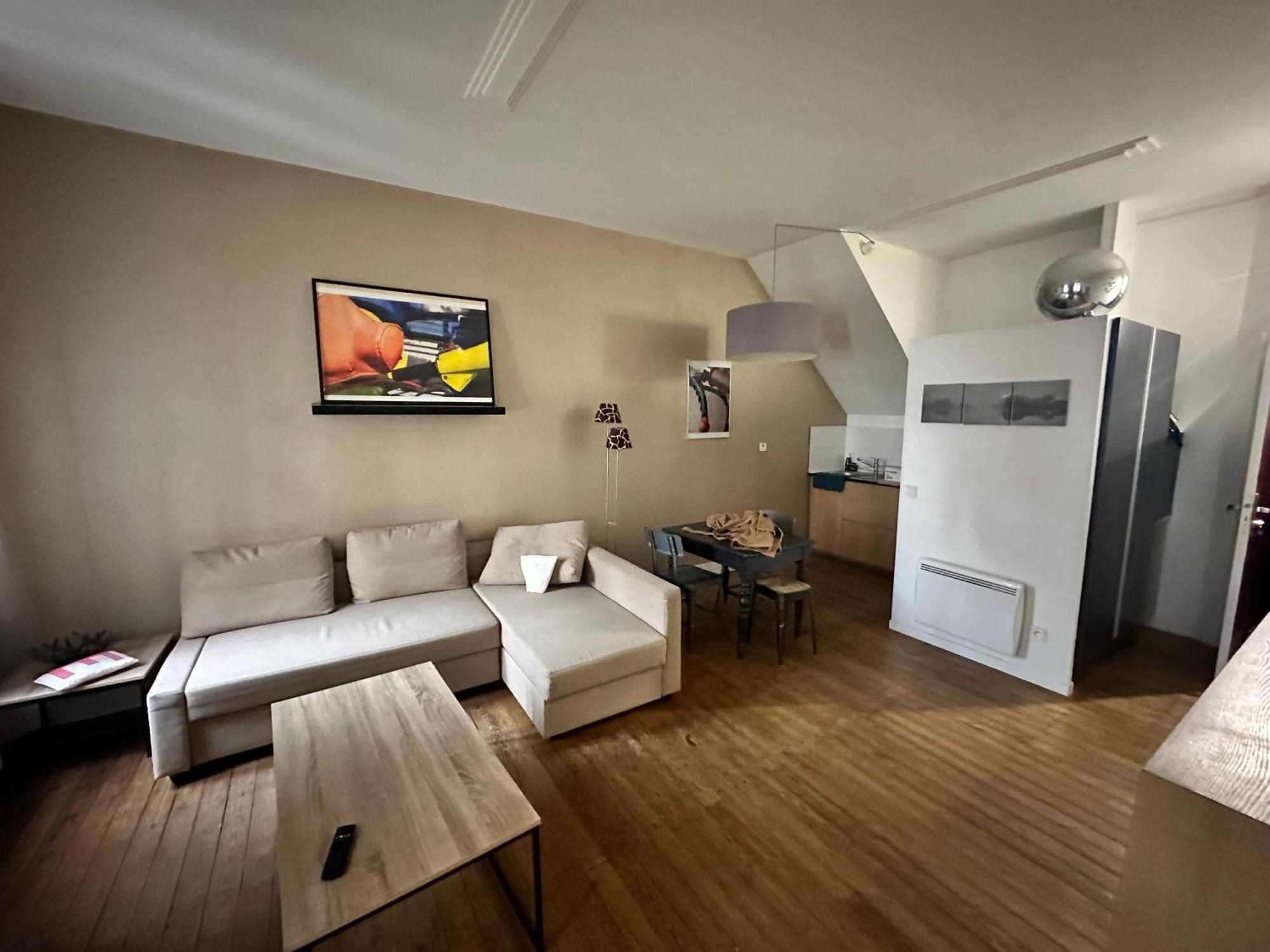 Standing Apartment T2 Near The Train Station And Tours Eksteriør billede