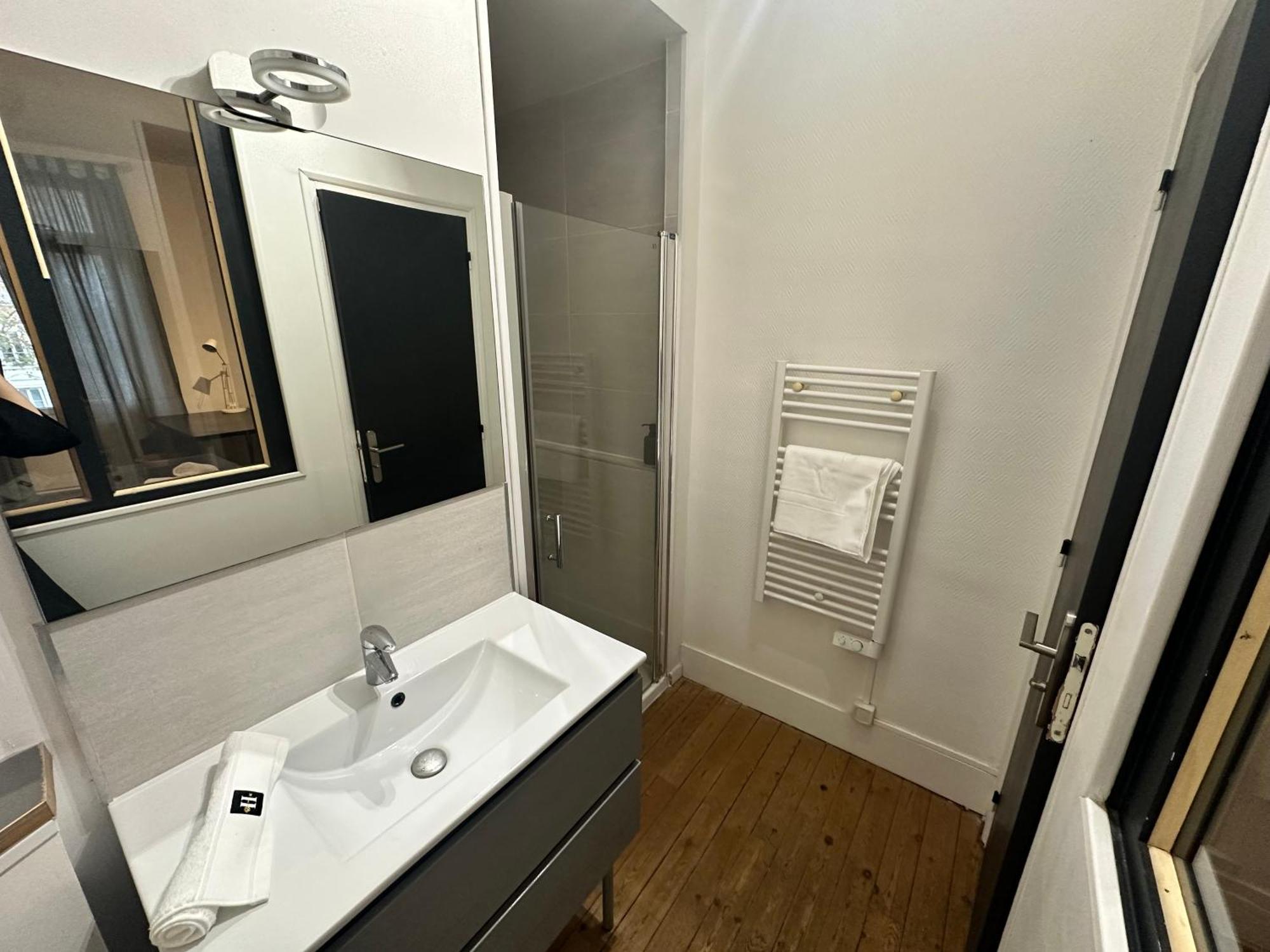 Standing Apartment T2 Near The Train Station And Tours Eksteriør billede