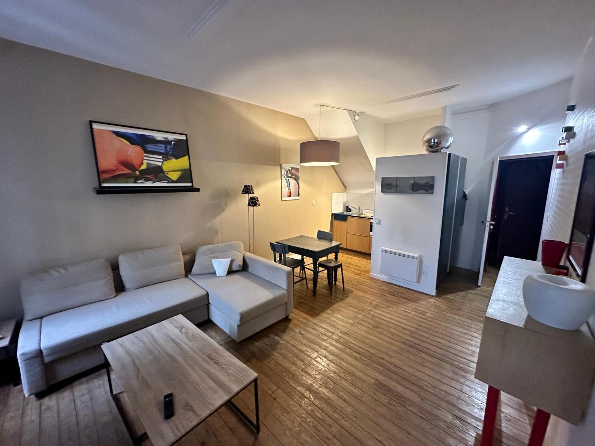Standing Apartment T2 Near The Train Station And Tours Eksteriør billede